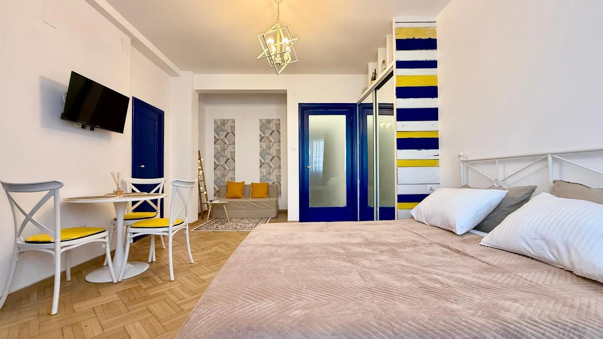 Elada Studio Near Cismigiu Park Бухарест