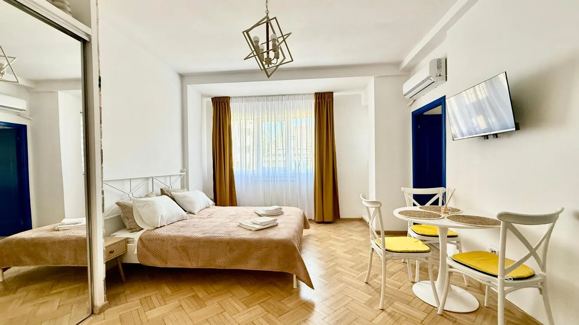 Elada Studio Near Cismigiu Park Bucharest Apartment